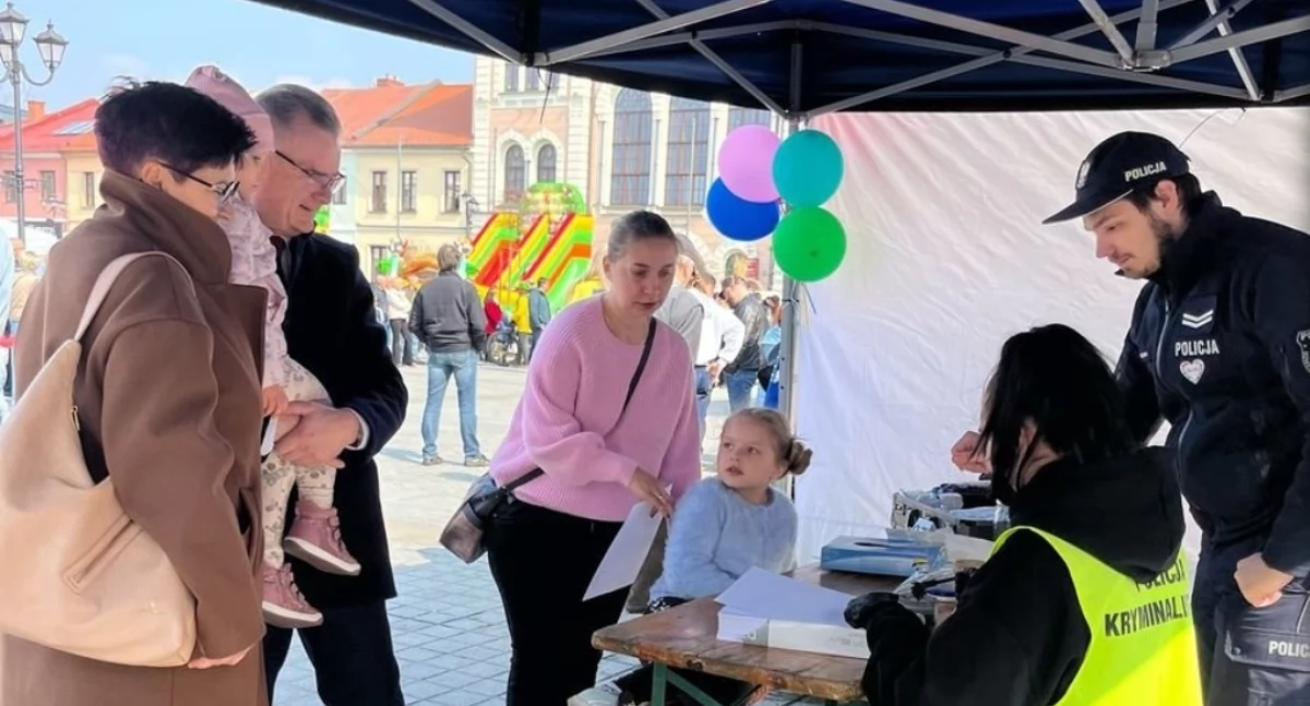 Policja z Żywca wspiera Maję – funkcjonariusze aktywnie zaangażowani w charytatywną imprezę