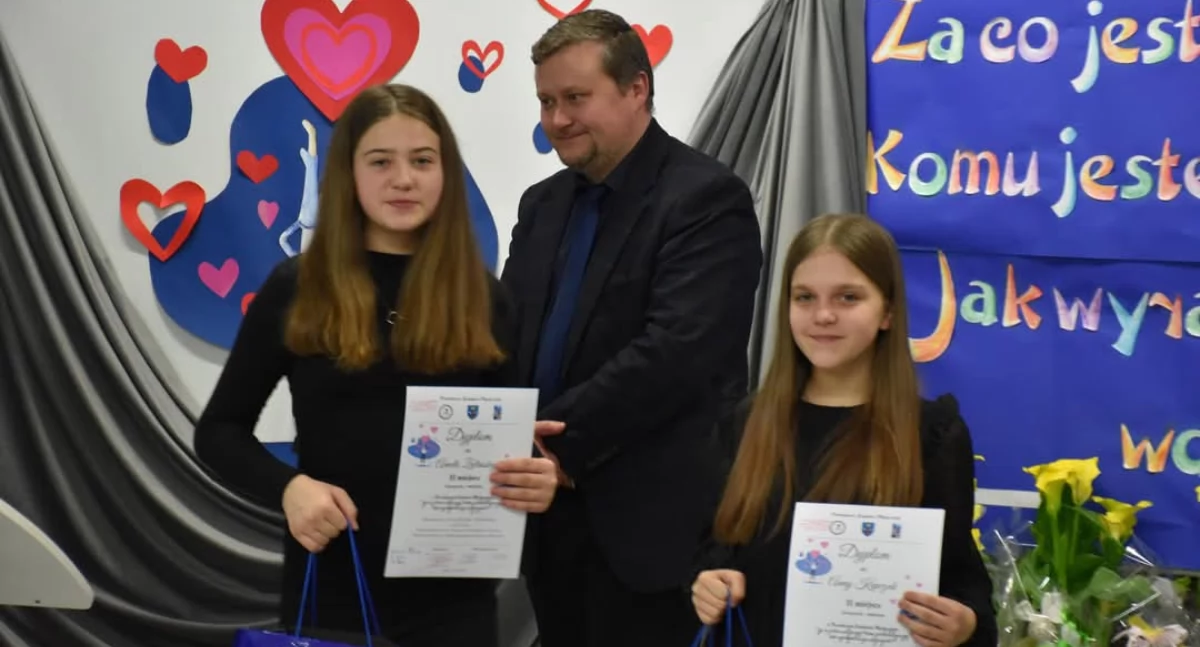 Powiatowy Konkurs Plastyczny w Juszczynie – uczniowie wyrazili wdzięczność w barwach