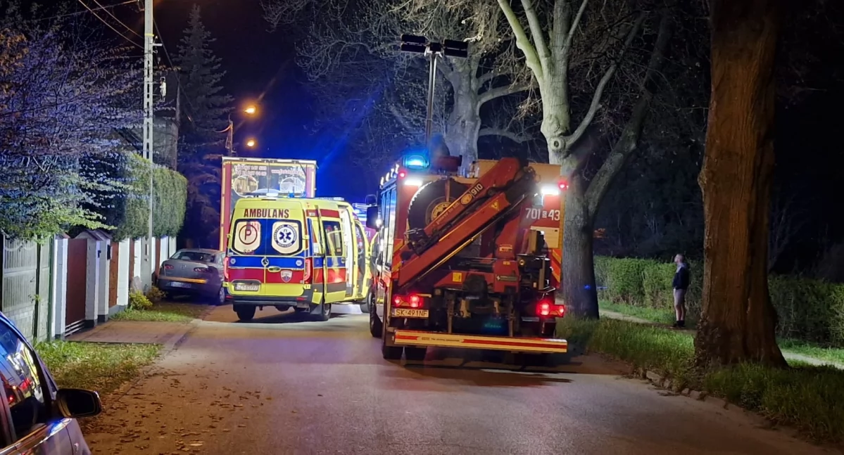 Wypadek w Żywcu: Samochód osobowy uderzył w tył naczepy TIR-a – ulica Klonowa była zablokowana