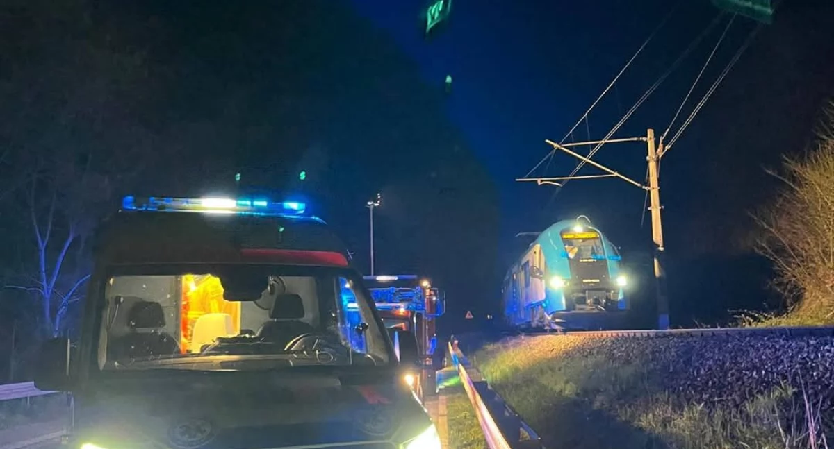 Potrącenie osoby przez pociąg w Ciścu – interwencja służb ratunkowych