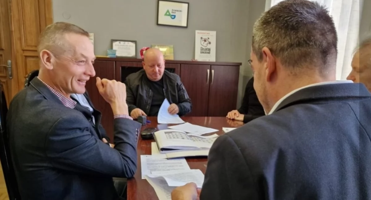 Milówka stawia na ekologię – podpisano umowę na termomodernizację Urzędu Gminy