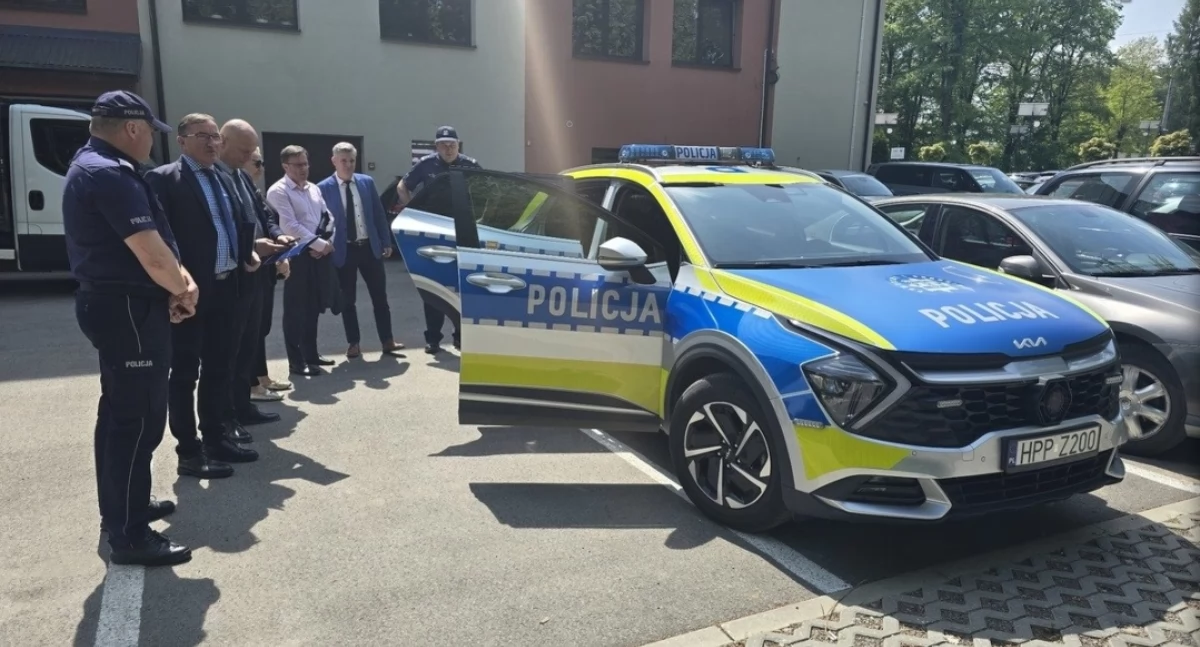 Nowy radiowóz dla policjantów z Węgierskiej Górki