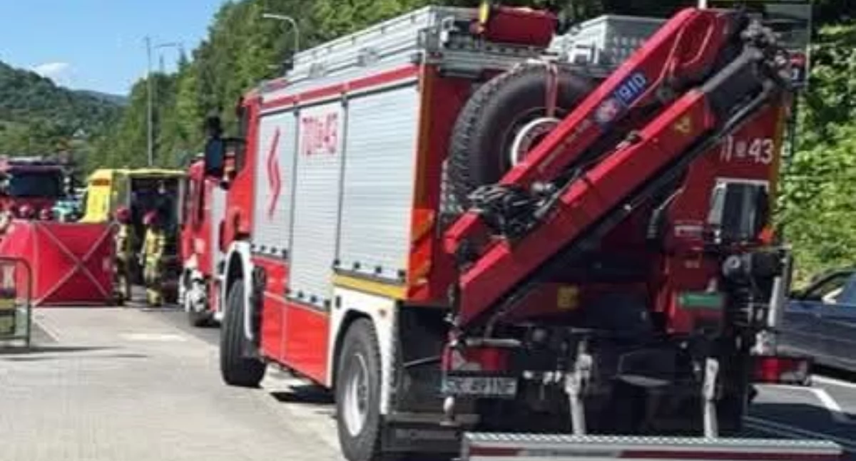 Zderzenie samochodu z motocyklem w Tresnej – jedna osoba poszkodowana