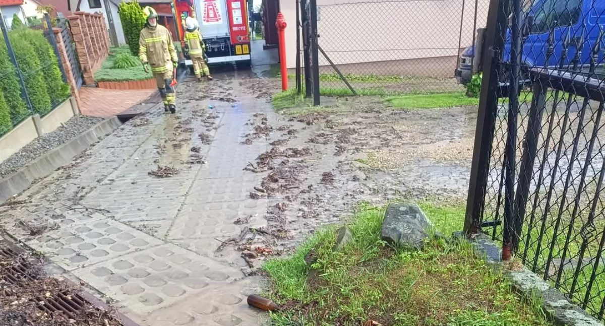 Interwencja OSP Oczków na ul. Głogowej – zagrożenie zalaniem budynku