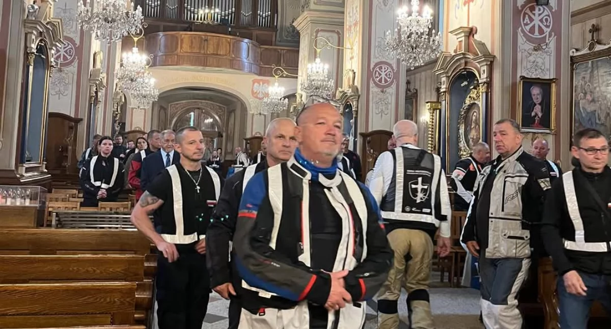 Polscy motocykliści wyruszyli z Rychwałdu do Watykanu – z białą ramoneską dla Papieża!5