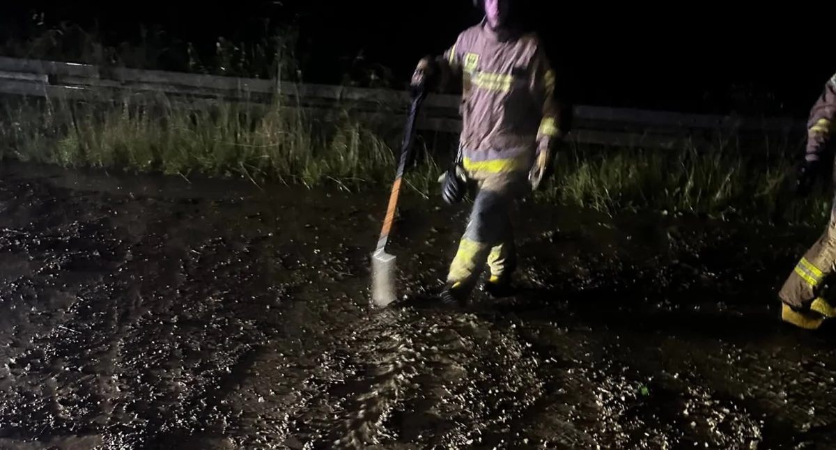 Miejscowe zagrożenie – Ujsoły, ul. Piotrowskiego
