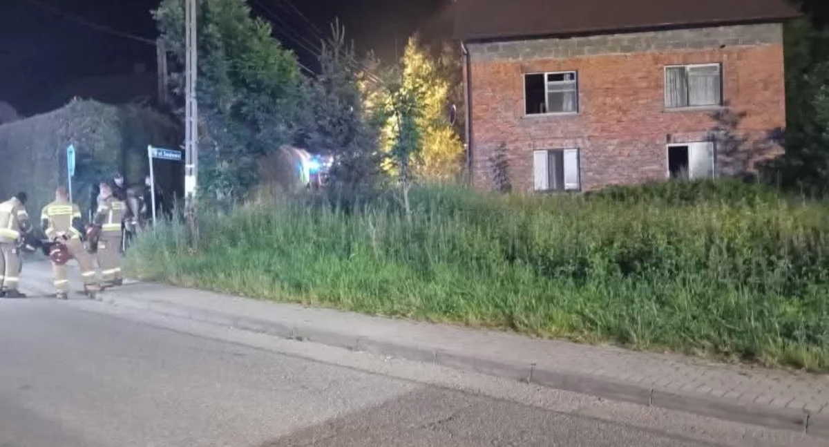 Pożar w opuszczonym budynku w Pietrzykowicach – ewakuowano dwie osoby