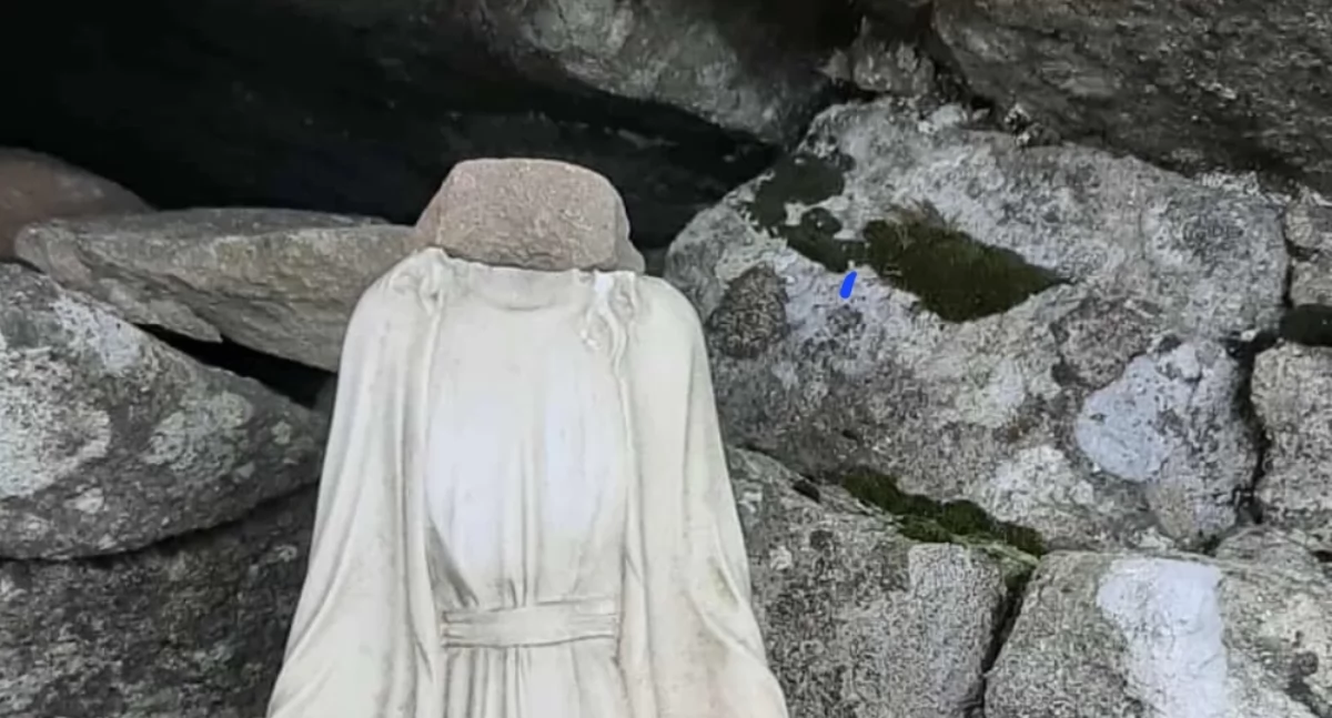 Figura Matki Boskiej na Babiej Górze ponownie zniszczona – historia pełna wiary, tajemnicy i wandalizmu