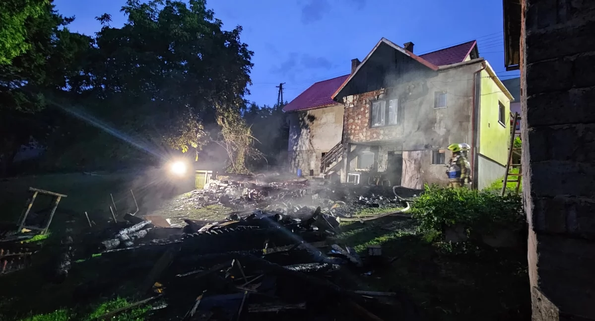 Pożar w Przyłękowie – spłonął budynek gospodarczy i część mieszkalna