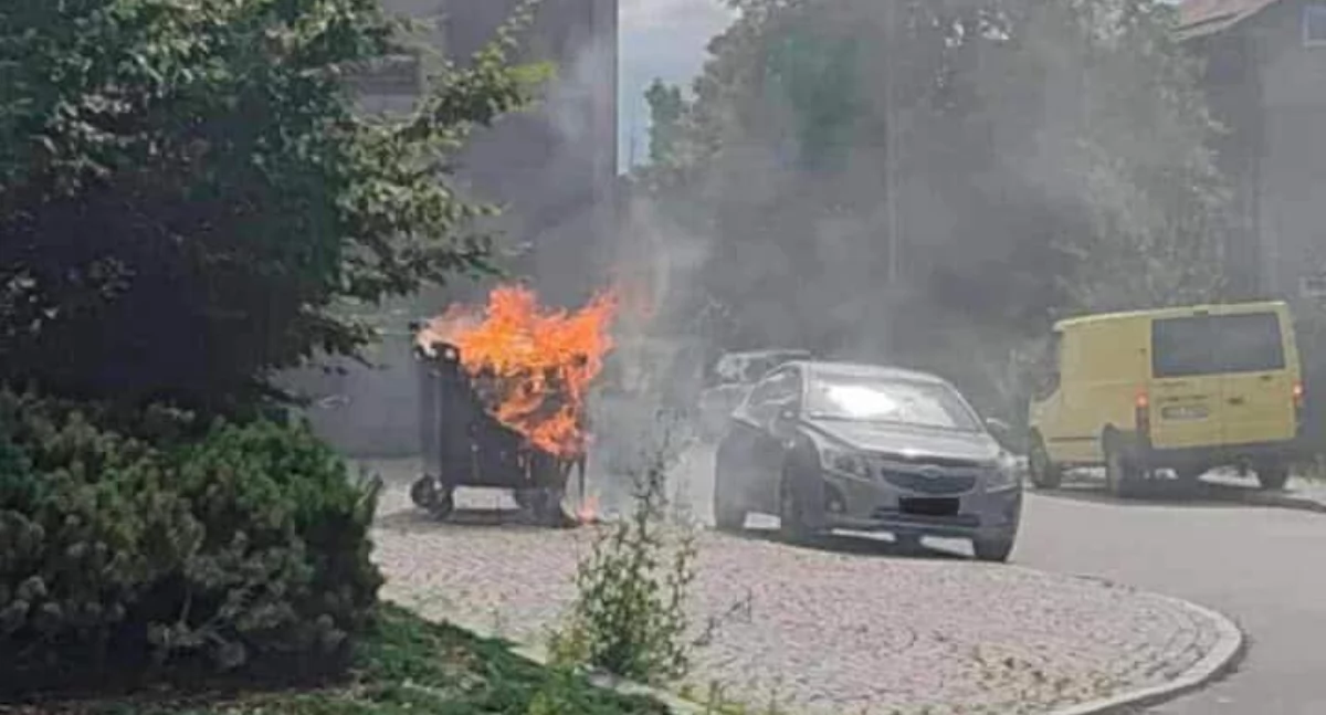 Pożar kontenera na śmieci przy CH Huta w Węgierskiej Górce