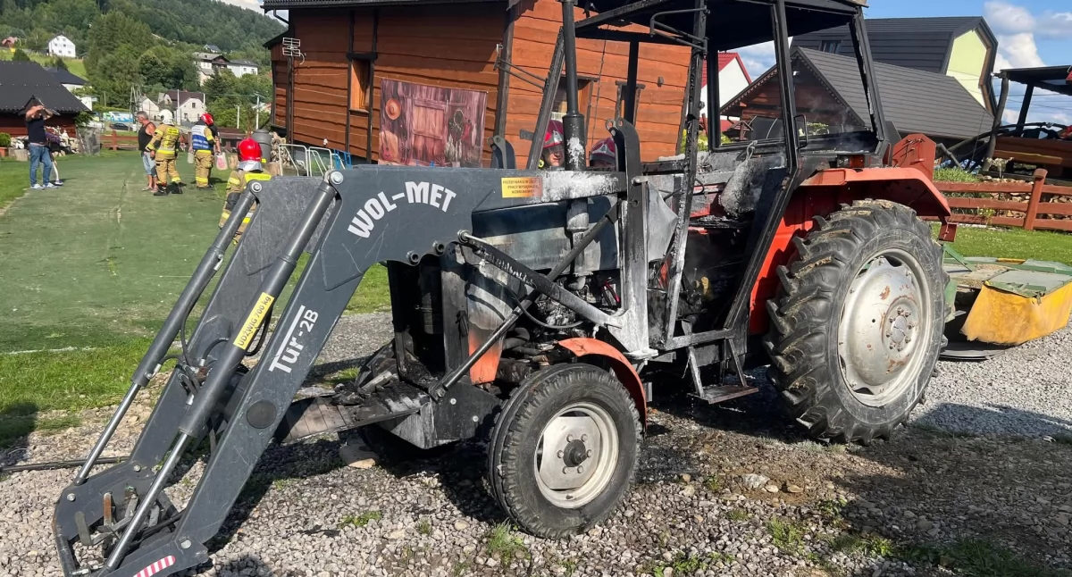 Pożar ciągnika rolniczego w Biernej – szybka akcja strażaków