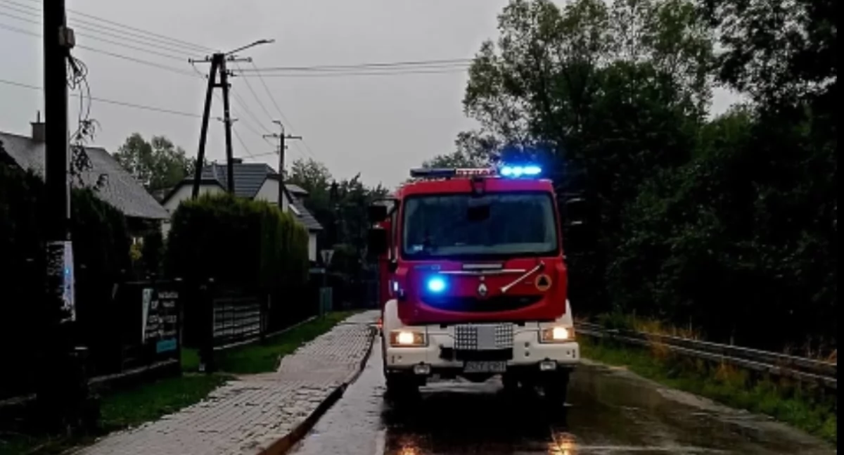 Siedem interwencji w jeden dzień – intensywna służba strażaków po ulewach
