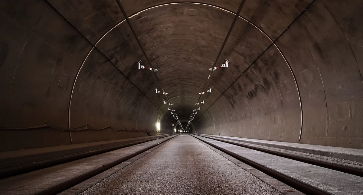 Tunel Emilia ponownie otwarty dla kierowców