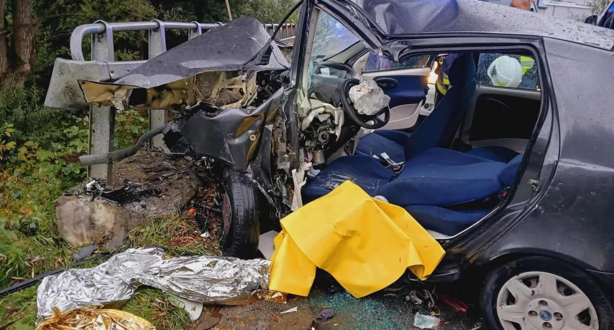 Poważny wypadek w Milówce – strażacy użyli narzędzi hydraulicznych