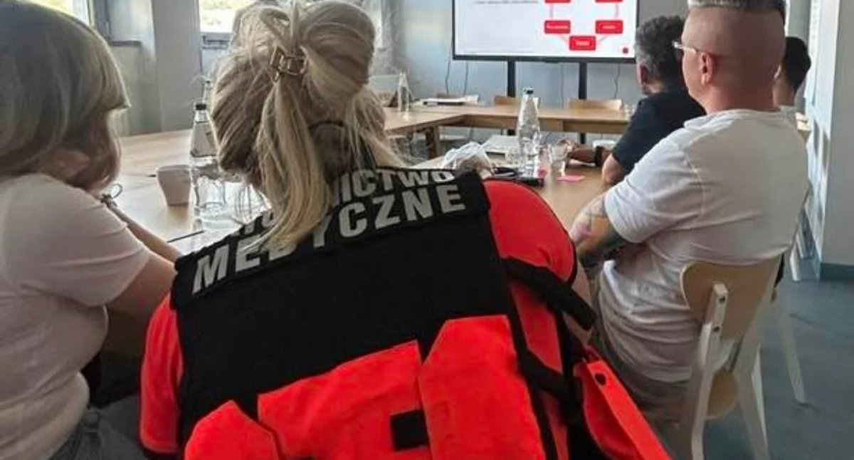Jak empatia i komunikacja zmieniają pracę ratowników medycznych