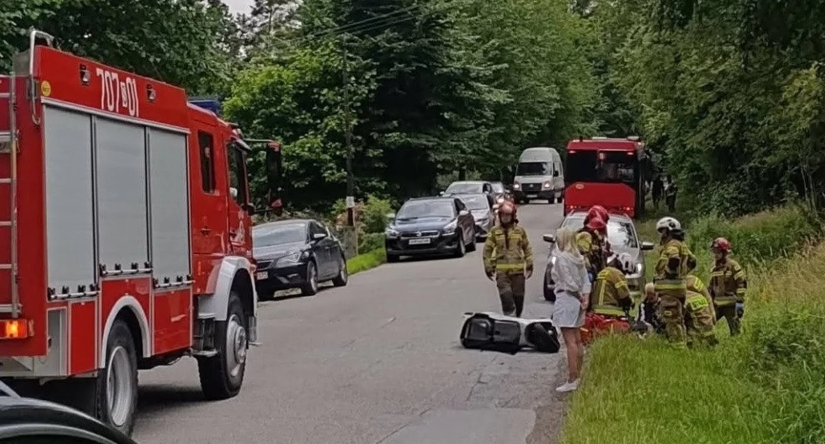 Wypadek w Tresnej z udziałem autobusu i skutera. Służby szybko na miejscu