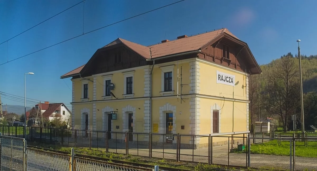 Rajcza w Beskidach Miejsce Spotkań Królewskich i Połączeń Kolejowych