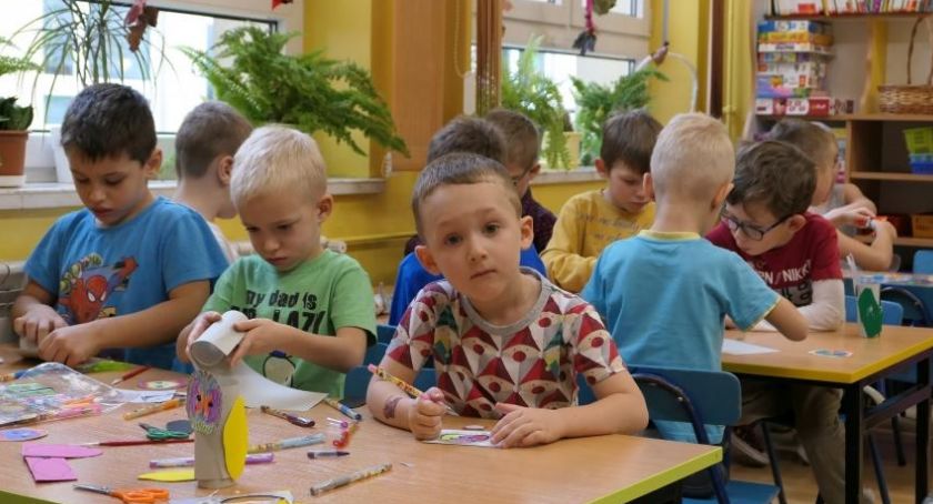 ZUS przypomina o zasadach zasiłku opiekuńczego po otwarciu żłobków i przedszkoli