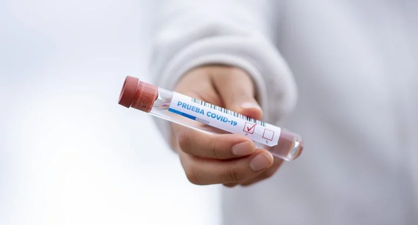 Zakażeń ubywa ale wirus nadal zabiera ludzkie życie. W powiecie żywieckim zmarły 2 osoby