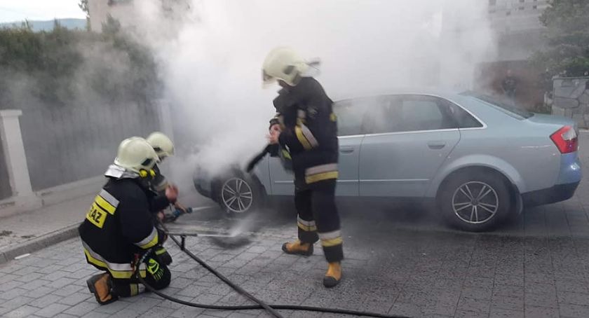 Najpierw gasili pożar lasu, a potem samochodu 