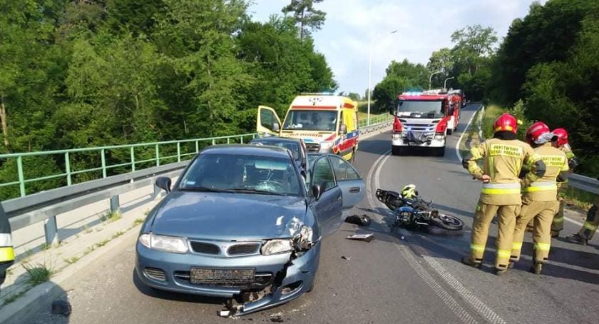 Łękawica: Motocyklem w osobówkę 