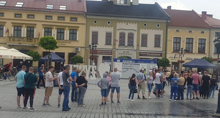 W wekend #SzczepimySię​ na żywieckim Rynku szczepionką Johnson & Johnson
