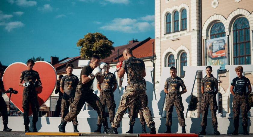 Gala Armia Fight Night elektryzuje! Każdy mógł zobaczyć trening pokazowy i to na żywieckim rynku