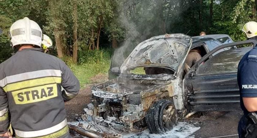 Ujsoły: Połowa auta strawiona przez ogień 