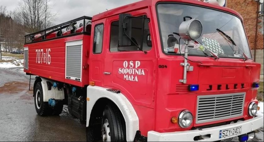 Kto dostarczy auto druhom z Sopotni Małej 