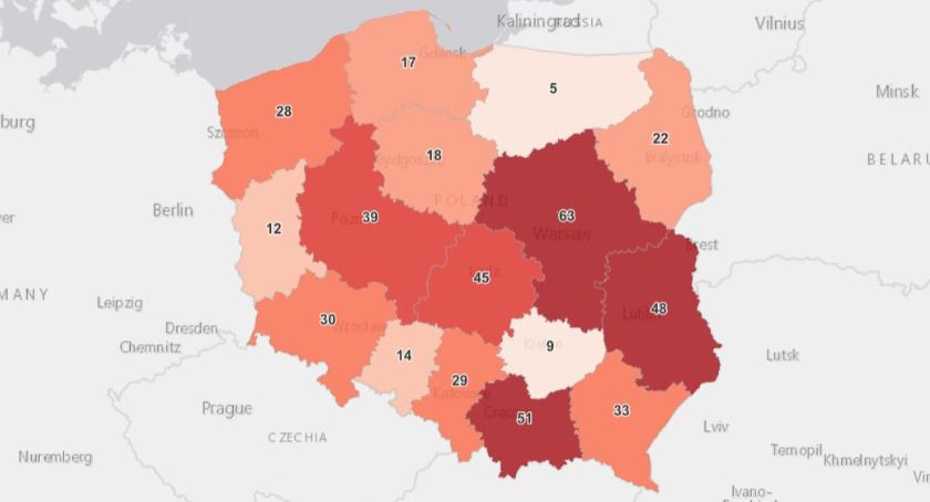 Mniej testów, a i tak dużo zakażeń 