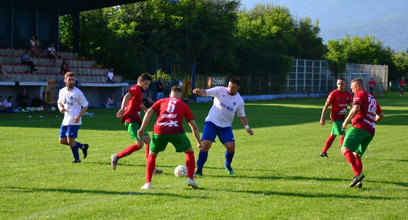 Faworyci nie mają gdzie zgubić punktów? W sobotę i jeden raz w niedzielę gra okręgówka