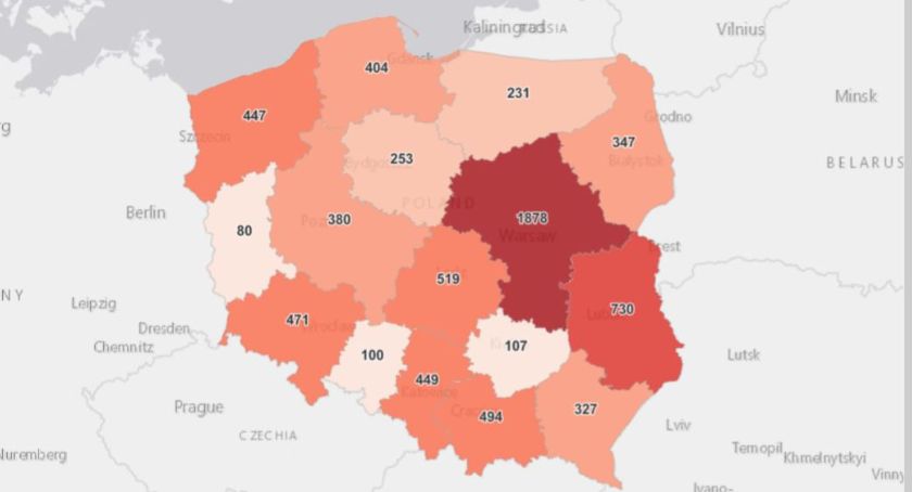 Ponad dwa razy mniej testów, to i dwa razy mniej wykrytych zakażeń 