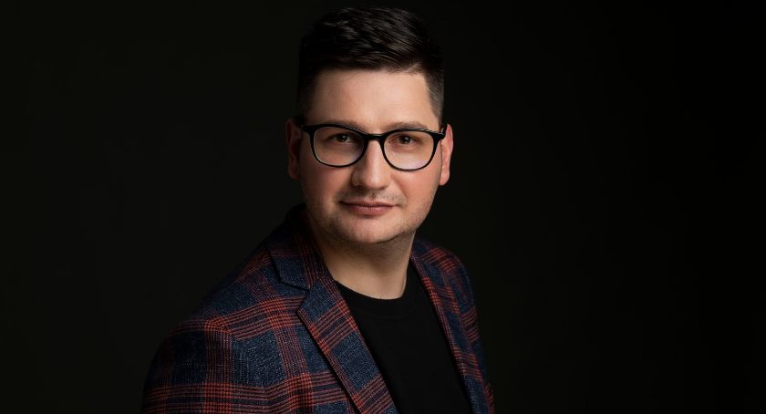 Autor bestselerowych kryminałów kolejnym gościem DKK w Lipowej.