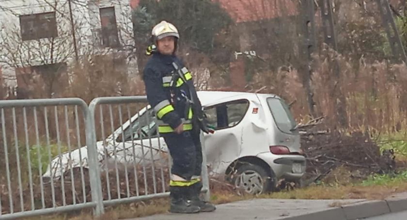 Dachował za granicą powiatu