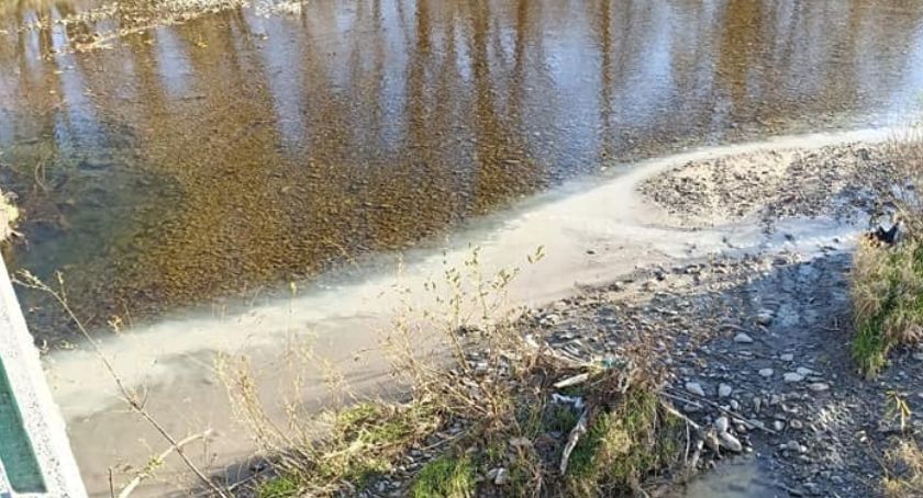 Doszło do zatrucia Soły? Strażnicy wędkarscy znowu na tropie…Ręce pełne roboty mają strażnicy Społecznej Straży Rybackiej Powiatu Żywieckiego. Nie ma niemal dnia, by sami nie odkryli łamania przepisów lub ktoś ich o tym fakcie nie poinformował. Ostat