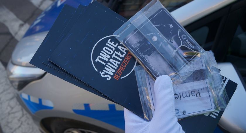 Policjanci przypominali o bezpłatnym sprawdzaniu świateł