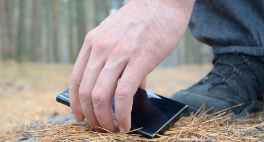 Odnaleziono telefon komórkowy i torbę rowerową