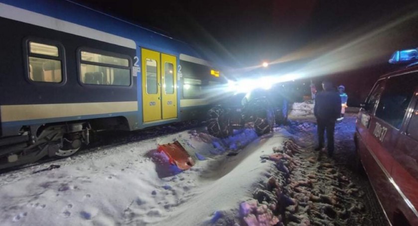 Milówka: O krok od tragedii. Na bani pługiem pod pociąg!