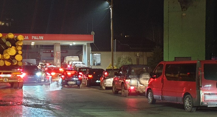 Kierowcy szturmują stacje paliw 