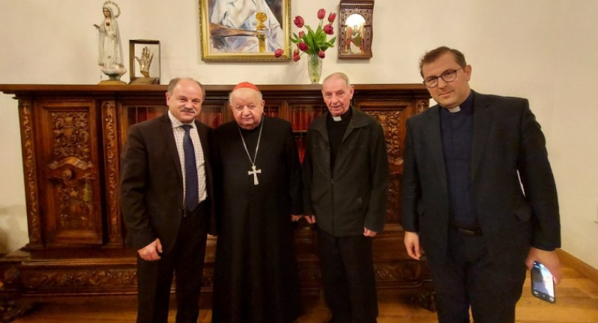 Kardynał Dziwisz uświetni rocznicę budowy kościoła?