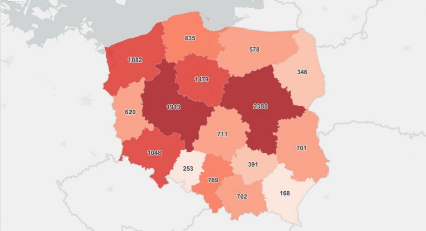 Czwartkowy raport epidemiczny. Widać dalszą poprawę. 
