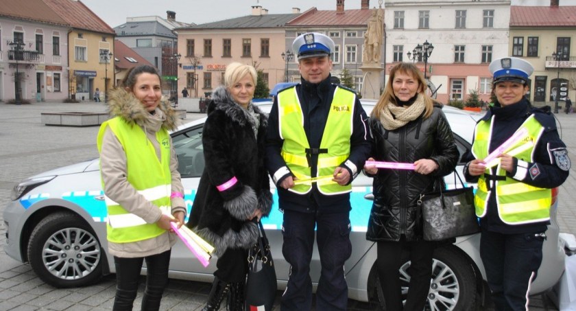 Żywiecka policja odblaskowa na Dzień Kobiet