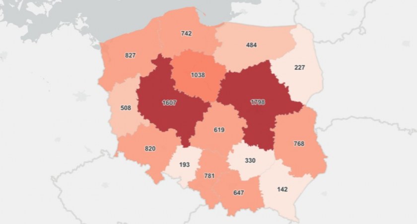 Nowych zakażeń wciąż ubywa 