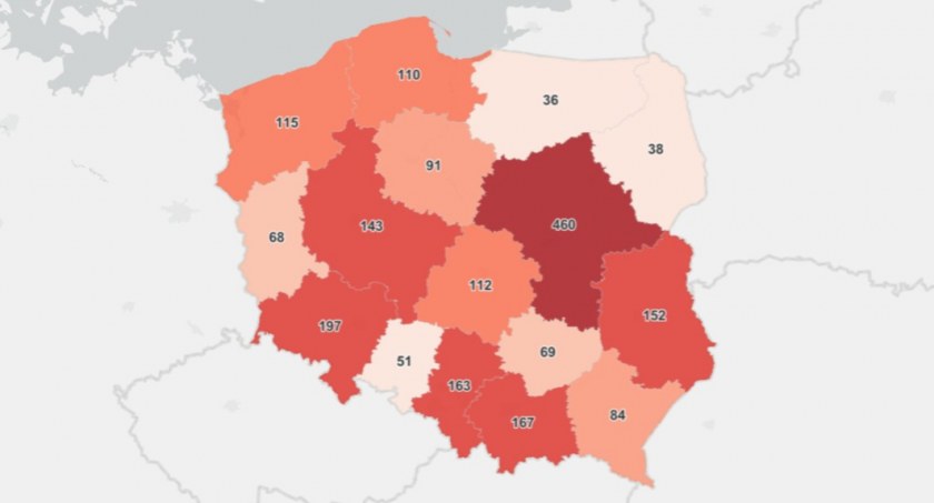 Mniej testów, ubywa też zakażonych 