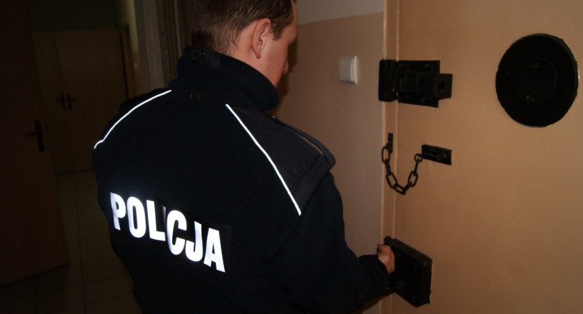 Poszukiwany dwoma listami gończymi trafił do aresztu
