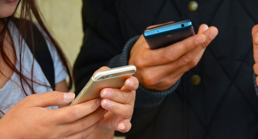 Trzy firmy telekomunikacyjne muszą oddać klientom pieniądze. Jak je odzyskać?