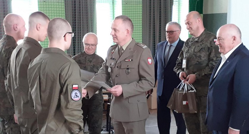 Kadeci odebrali certyfikaty