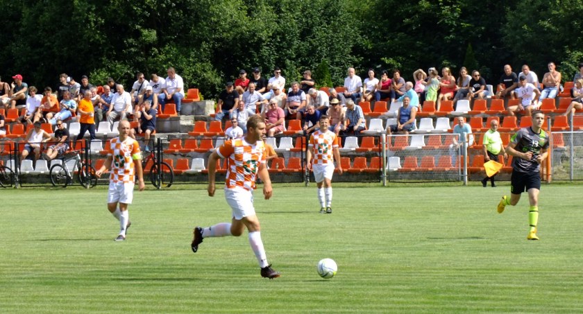 Bory i Fiodory przełamią niemoc? Derby w Żywcu i Żabnicy, czyli przed weekendem w okręgówce. 