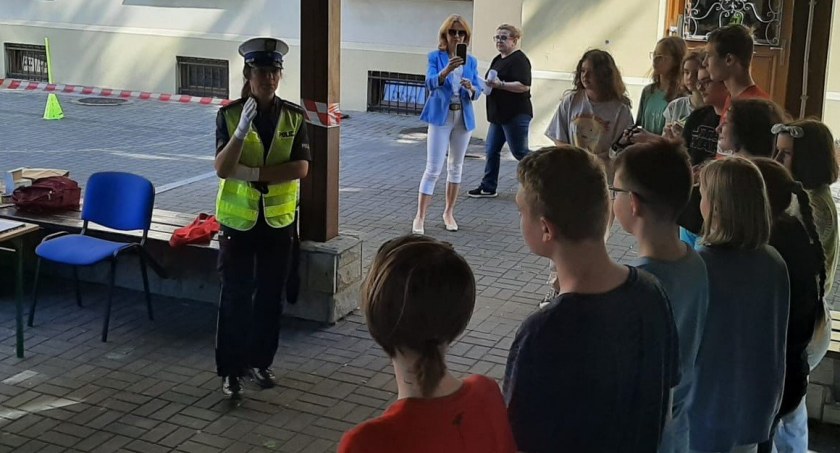 Ważny egzamin pod okiem policjantów
