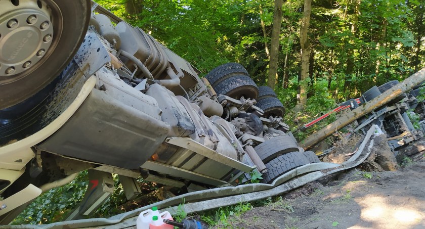 Ślemień: Poważny wypadek na drodze wojewódzkiej 